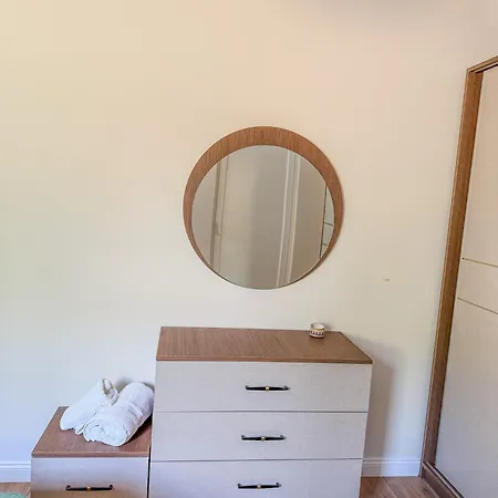 Dean - Sindi Villa Vorë